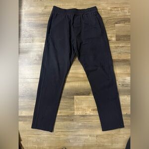 Public rec joggers. Piling very obvious. 32 x32 in black